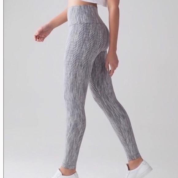 Lululemon Women’s Arrow Jacquard Battleship Silver Spoon Leggings Size 12 - Picture 1 of 5